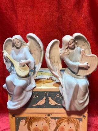 Pareja Ángeles Porcelana Estilo Lladro sentados
