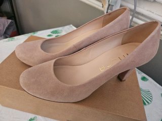 Zapatos Unisa ante color nude/rosa talla 38