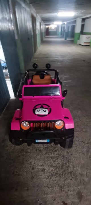 Coche eléctrico infantil 4x4 rosa