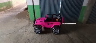 Coche eléctrico infantil 4x4 rosa