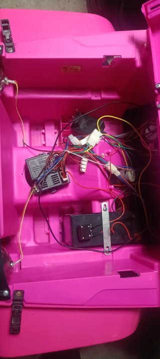 Coche eléctrico infantil 4x4 rosa