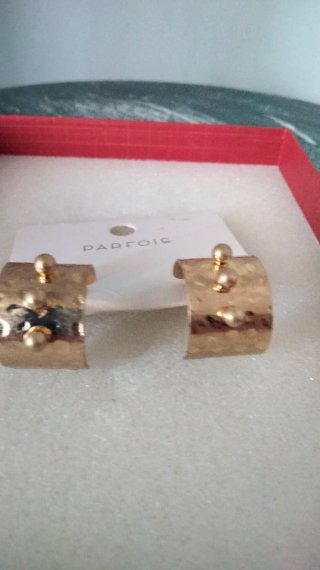 Pendientes dorados Parfois martelé.
