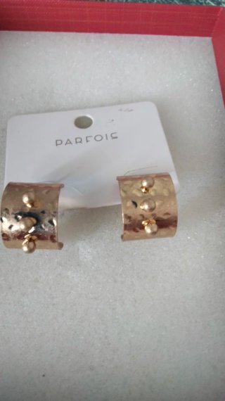 Pendientes dorados Parfois martelé.