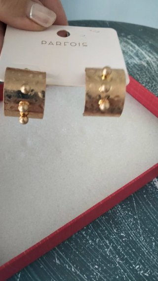 Pendientes dorados Parfois martelé.