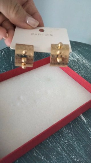 Pendientes dorados Parfois martelé.