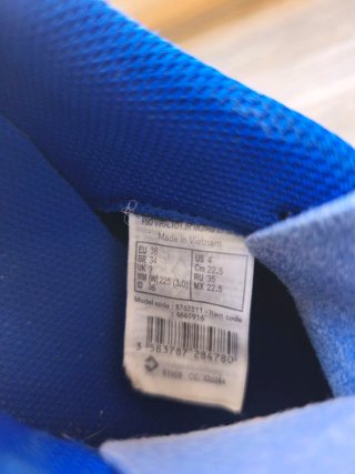 2 paia di scarpe da calcio per bambini, numero 34 e 36