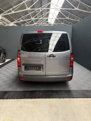 Hyundai H-1 2011