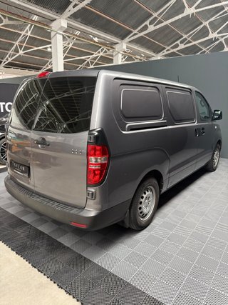 Hyundai H-1 2011