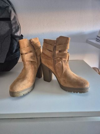 Botines camel/mostaza Tacón