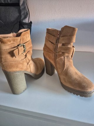 Botines camel/mostaza Tacón