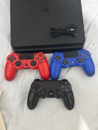 PS4 con 3 mandos y 9 juegos