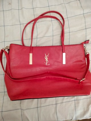 Bolso de hombro rojo con logo YSL