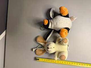 Portachiavi peluche coniglio e pinguino
