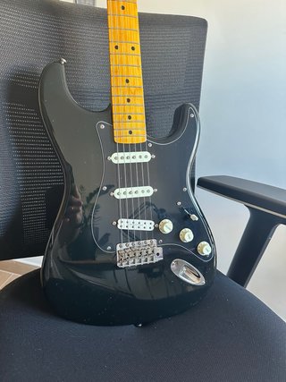 Fender Stratocaster 57 Japonesa con mejoras