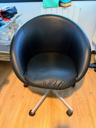 Silla de oficina giratoria negra