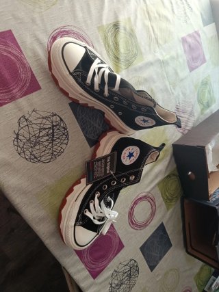 Zapatillas Converse Negras y Blancas