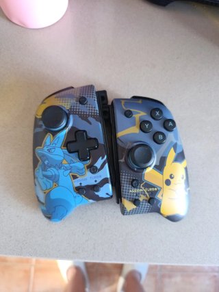 Controller per Nintendo Switch con design Pokémon