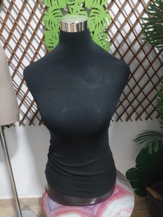 Busto de maniquí negro para mujer
