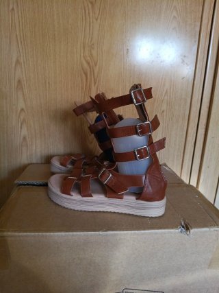 Sandalias romanas plataforma marrones