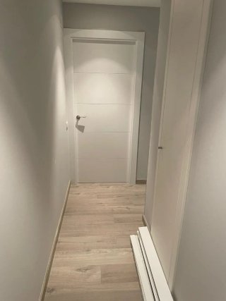 Carpintero montaje de puertas