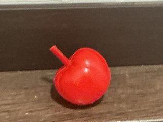 Carrito de la compra con tomate miniatura