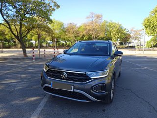 2025 🚗 12750KM Volkswagen T-Roc gris de 150 CV