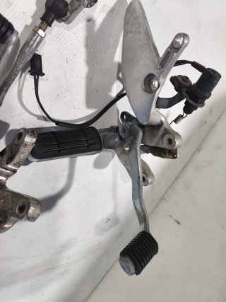 Estriberas Del. Yamaha Thundercat 600