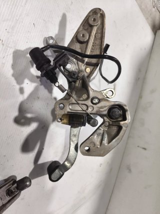 Estriberas Del. Yamaha Thundercat 600