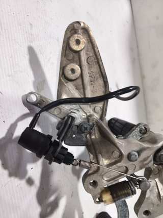 Estriberas Del. Yamaha Thundercat 600