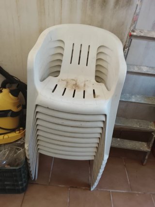 Sillas de plástico apilables blancas