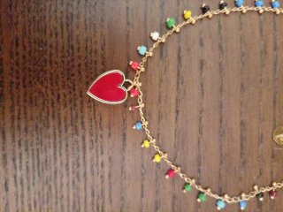 Bracciale cuore rosso e perline colorate