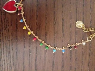 Bracciale cuore rosso e perline colorate