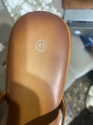 Sandalias cuña detalle serpiente dorado