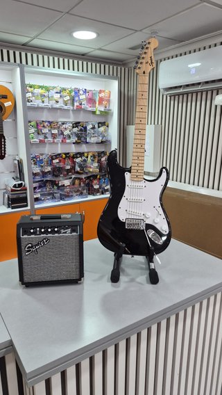Guitarra Eléctrica Squier con Amplificador