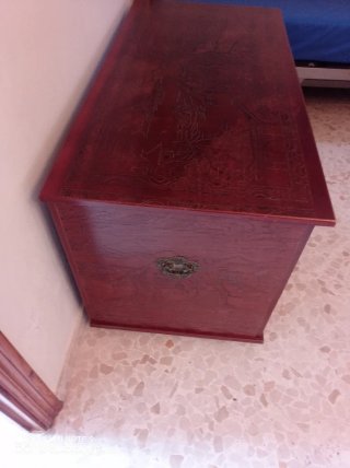 Baúl antiguo de madera de Roble tallada