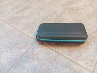Custodia Nintendo Switch Nera e Rossa