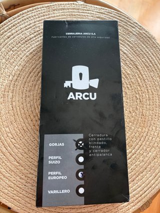 Cerradura ARCU con pestillo blindado