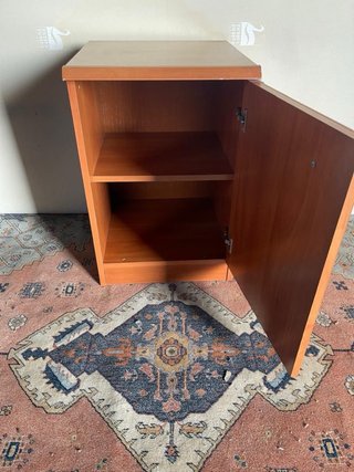 Cómoda de madera marrón