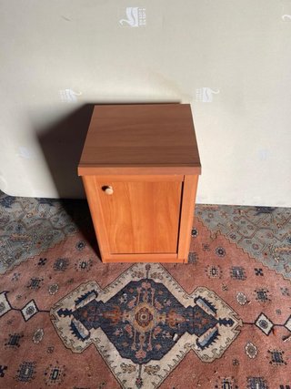 Cómoda de madera marrón