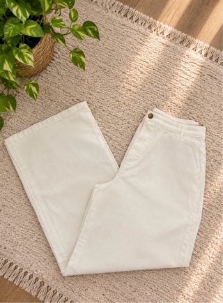 Pantalones blancos de pierna ancha