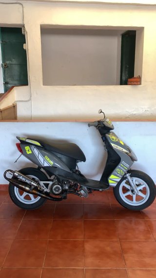 Yamaha Jog Gris y Amarillo