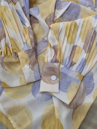 Blusa morbida maniche plissettate giallo e lilla