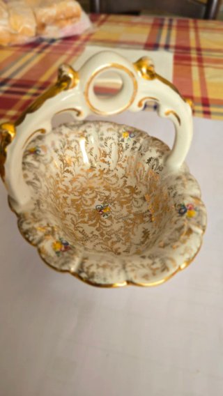 Bombonera vintage de  porcelana fina