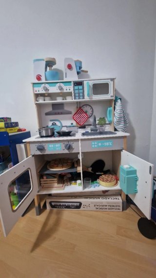 Cocina de juguete para niños con mucho accesorios