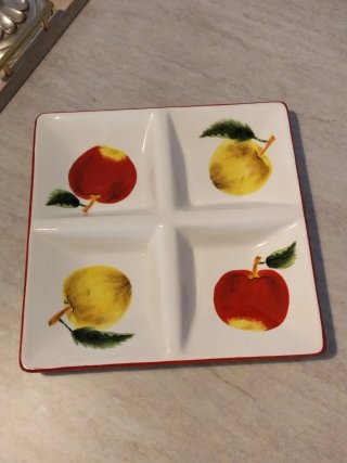 Plato decorativo con manzanas