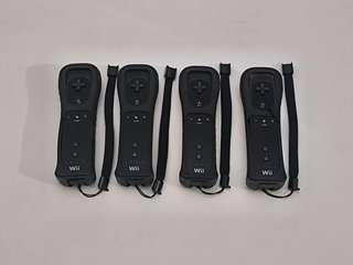 4 Controller Wii Neri + 4 Custodie + 4 Cinghie