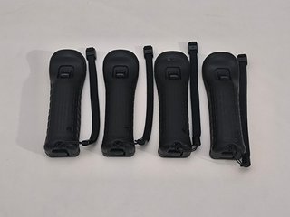 4 Controller Wii Neri + 4 Custodie + 4 Cinghie