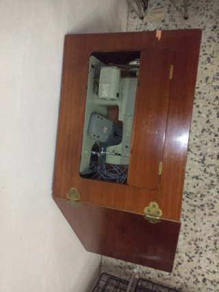 Máquina de coser Wertheim eléctrica.