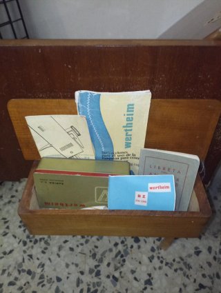 Máquina de coser Wertheim eléctrica.