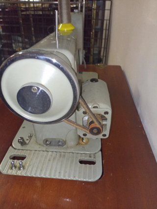 Máquina de coser Wertheim eléctrica.
